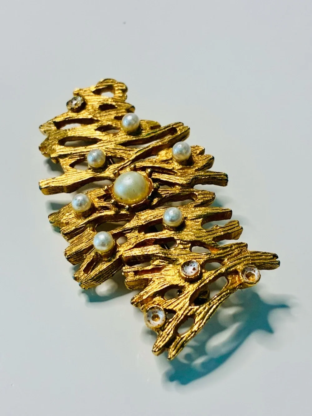 VTG Gold-Tone Pearl Accent Coral Reef Bar Brooch Pre Loved- Women Jewelry